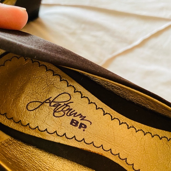 Girls Nordstrom BP Platinum brown satin wedge heels with bow front - Picture 6 of 6